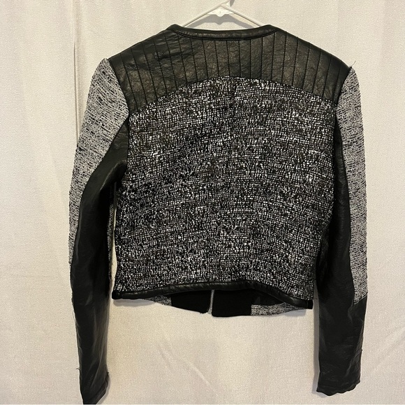 H&M women’s faux leather and tweed jacket with exposed zipper & low neck. Size 6 - Picture 8 of 8